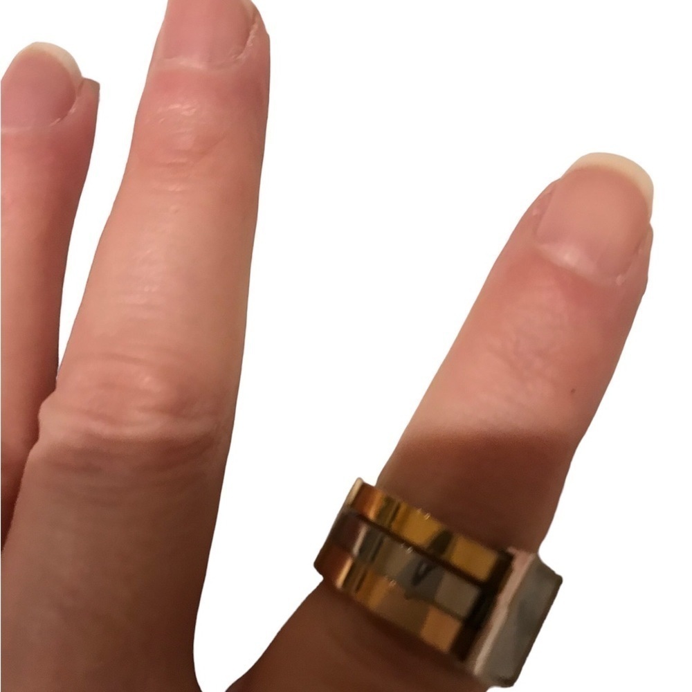 Guess ring nwot​​​​​​​​
